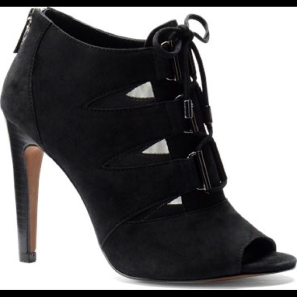 Isolá Black Heels!